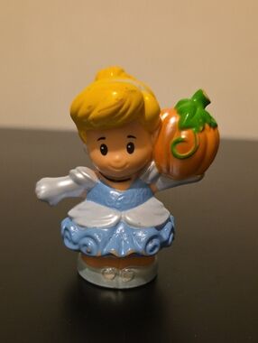 Little People Cinderella Holding Pumpkin Disney Princess Talker